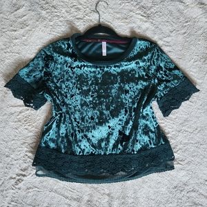 Turquoise velvet and lace shirt🖤